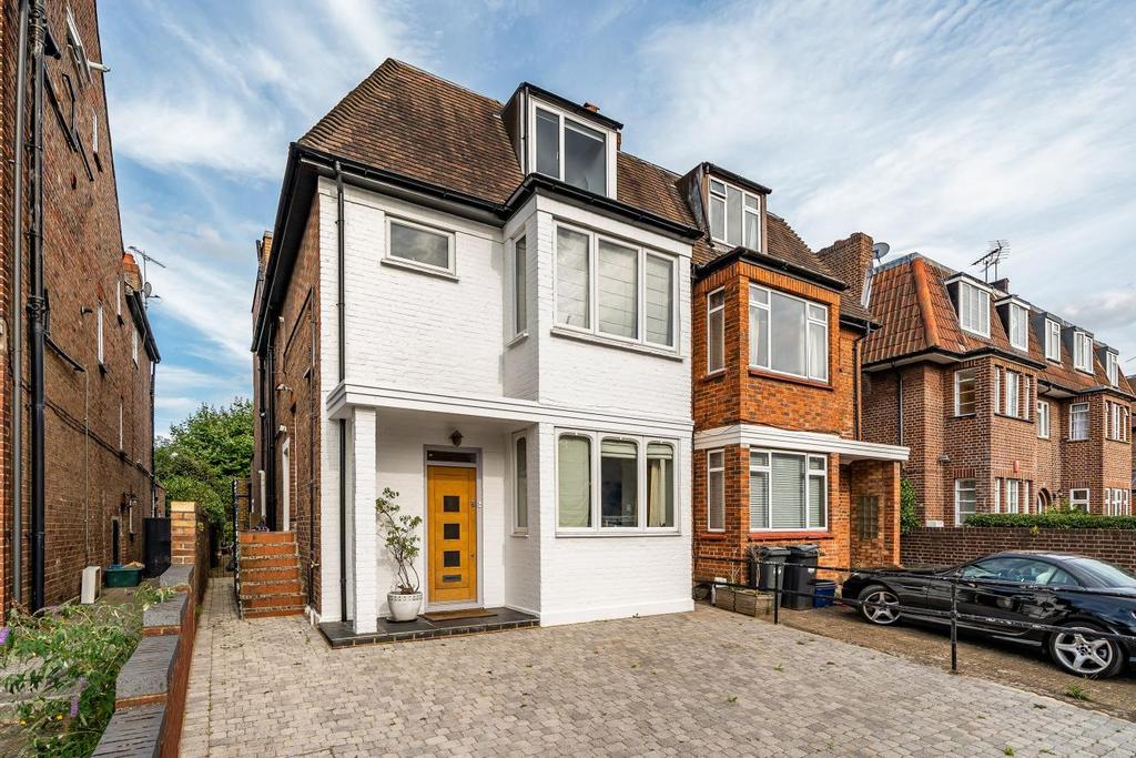 Chiswick Lane, Chiswick 2 bed flat for sale £600,000