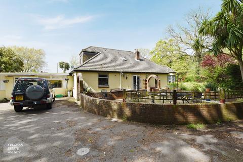 5 bedroom detached bungalow for sale, Long Lane, Southampton SO45