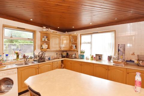 5 bedroom detached bungalow for sale, Long Lane, Southampton SO45