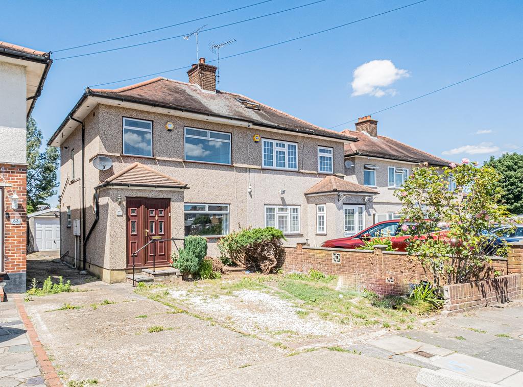 Weymouth Road, Hayes UB4 3 bed semidetached house to rent £2,300 pcm