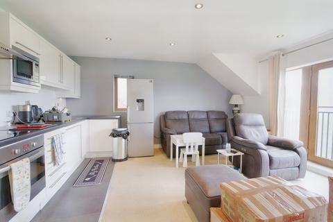 2 bedroom flat for sale, Grimescar Road, Huddersfield HD2