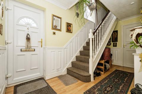 33 Betteridge Drive, Sutton Coldfield, B76 1FN