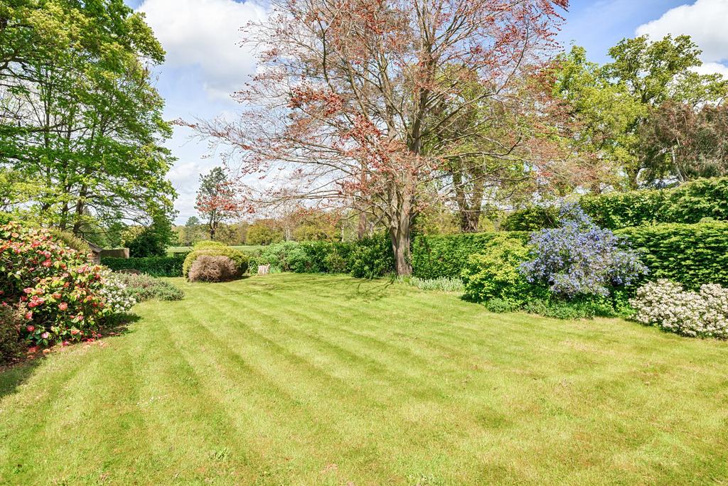 Lodge Close Stoke Dabernon Cobham 4 Bed Detached House For Sale