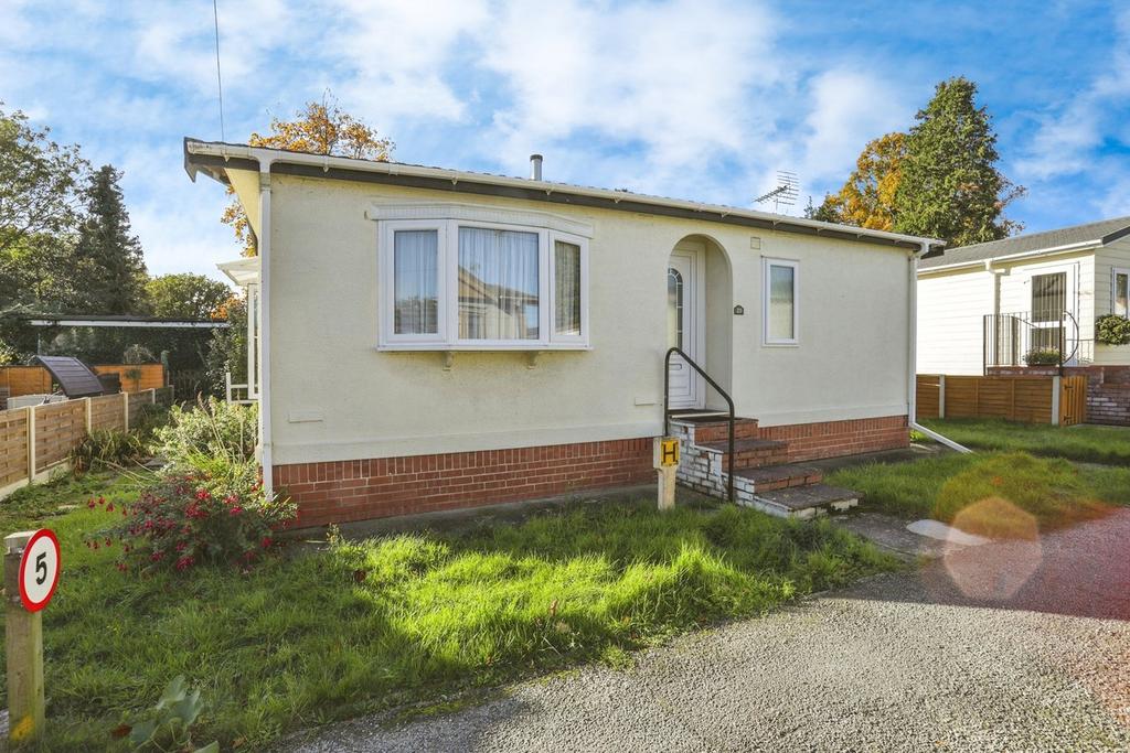 Bourne Park Residential Park, Ipswich... 2 bed bungalow for sale £105,000