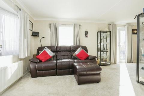 2 bedroom bungalow for sale, Bourne Park Residential Park, Ipswich IP2