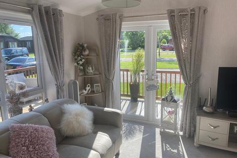 2 bedroom park home for sale, Conifer Crescent, Lytham Road, Lytham St Annes FY8
