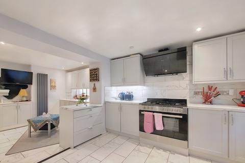 122 Avenue Road, Torquay, TQ2 5LQ