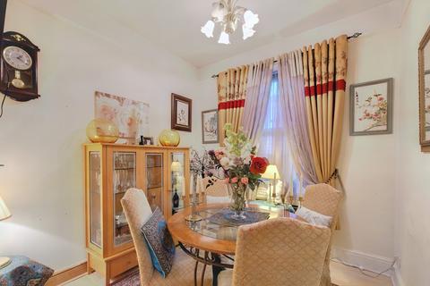 122 Avenue Road, Torquay, TQ2 5LQ