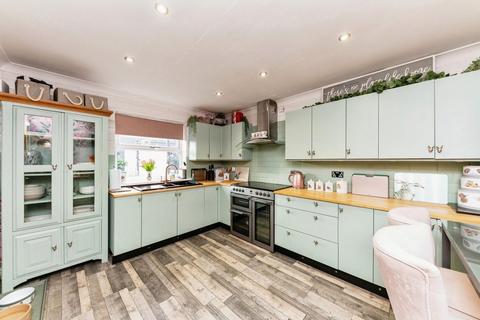 12 Lucas Court, Healing, Grimsby, DN41 7SB
