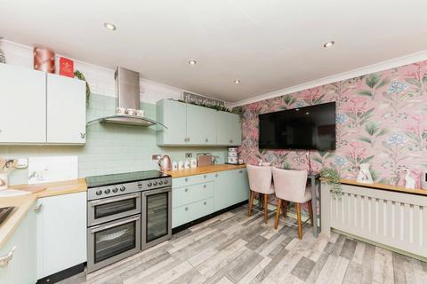 12 Lucas Court, Healing, Grimsby, DN41 7SB
