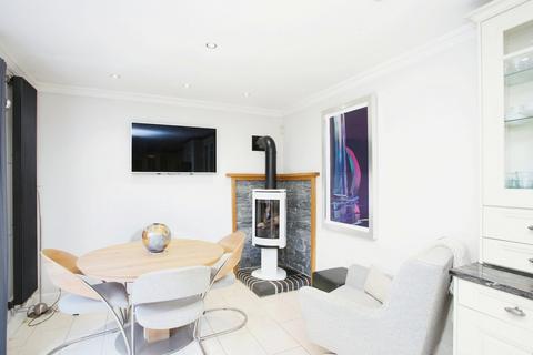 4 Bronheulwen, Porth, CF39 0BJ