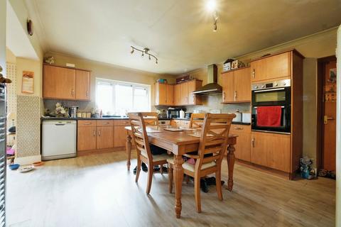 4 bedroom detached house for sale, Meadow Croft, Selby YO8