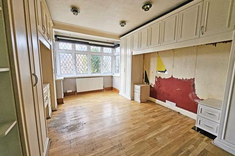 2 Veronique Gardens, Ilford, IG6 1AR