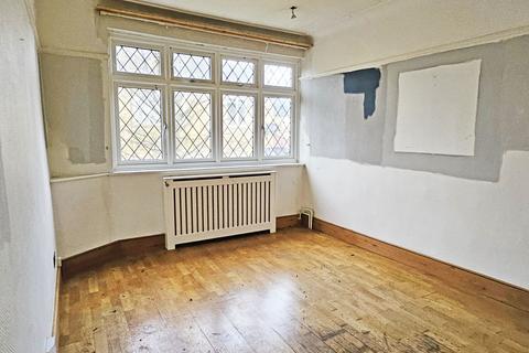 2 Veronique Gardens, Ilford, IG6 1AR