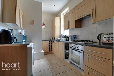 2 bedroom flat for sale, Colchester Road, Harold Wood