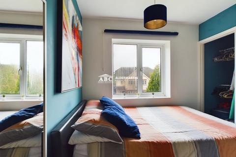 2 bedroom maisonette for sale, Summit Close, Edgware, HA8