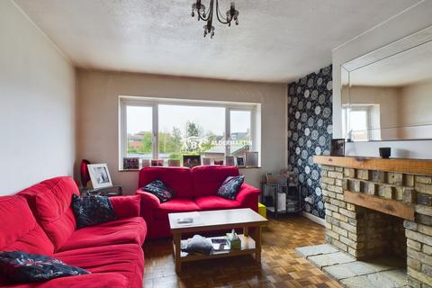 2 bedroom maisonette for sale, Summit Close, Edgware, HA8