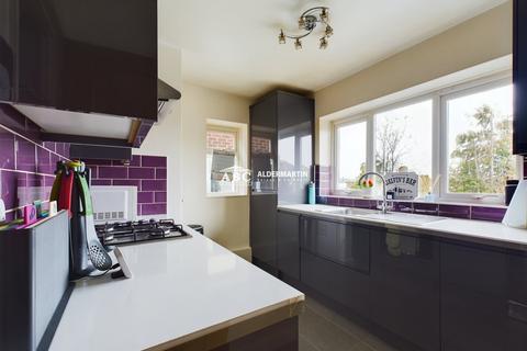 2 bedroom maisonette for sale, Summit Close, Edgware, HA8