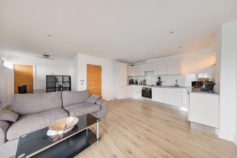 2 bedroom apartment to rent, 2 bedroom Second Floor Apartment in London