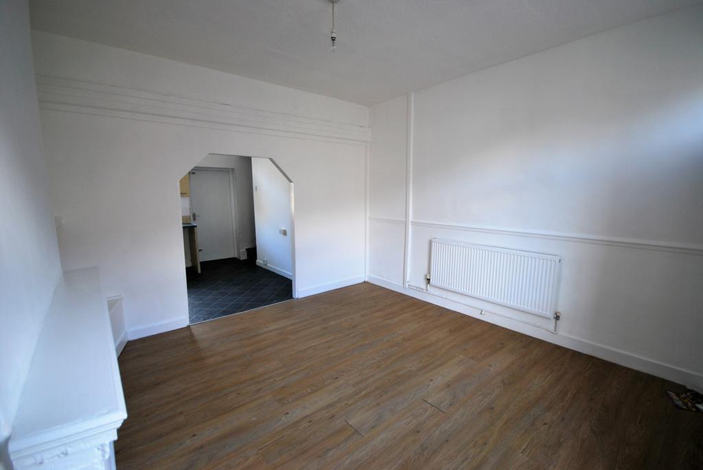 Burnley, BB11 2 bed terraced house to rent £435 pcm (£100 pw)