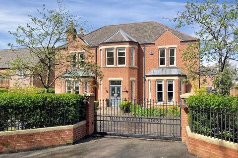 5 bedroom detached house for sale, Loughborough LE12