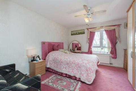 3 bedroom flat for sale, Wessex Lane, Greenford, UB6