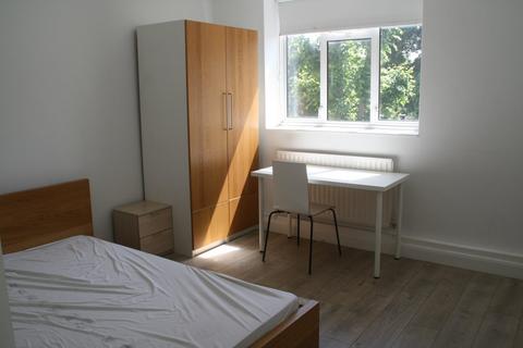 3 bedroom flat for sale, Mortimer Crescent, London NW6