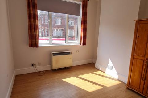 Studio to rent, Gratton Terrace, London NW2