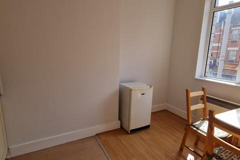 Studio to rent, Gratton Terrace, London NW2