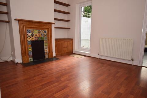 3 bedroom terraced house to rent, Magpie Hall Road Chatham ME4