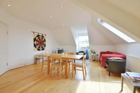 3 bedroom flat for sale, Cleve Road , London, NW6