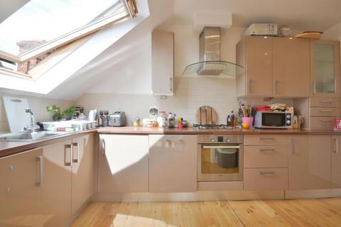 3 bedroom flat for sale, Cleve Road , London, NW6