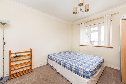 2 bedroom flat to rent, Uxbridge Road, London W12
