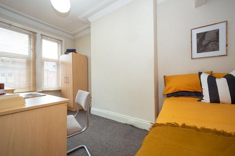 1 bedroom in a house share to rent, 11 Headingley Mount, Headingley, Leeds, LS6 3EL