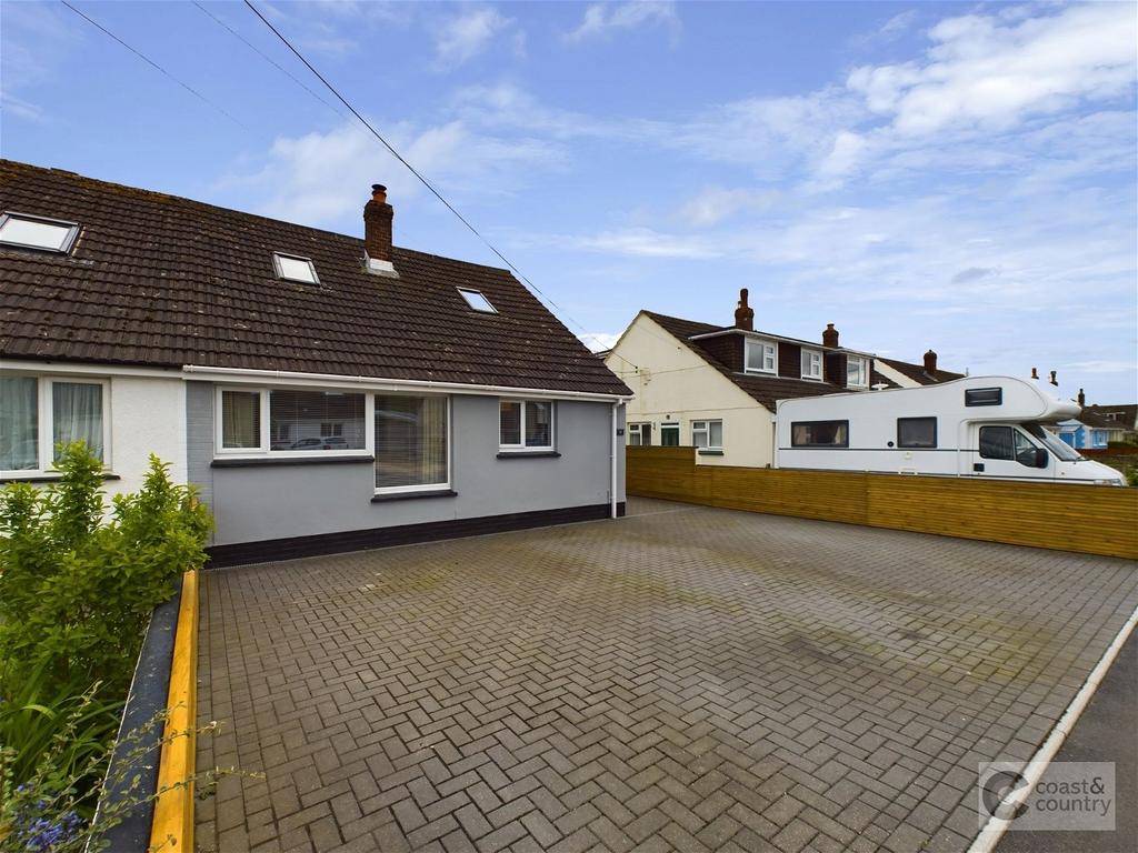 Clifford Avenue, Kingsteignton 3 bed semidetached bungalow for sale