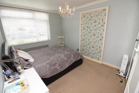 2 bedroom flat for sale, Lavender Avenue, Worcester Park KT4