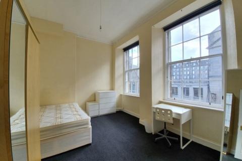 5 bedroom flat to rent, South Bridge, Edinburgh EH1