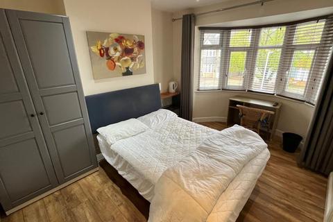 1 bedroom semi-detached house to rent, Pinglestone Close, Harmondsworth, West Drayton, UB7