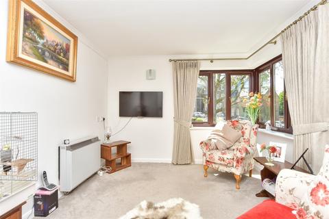 2 bedroom flat for sale, High Street, Rochester, Kent