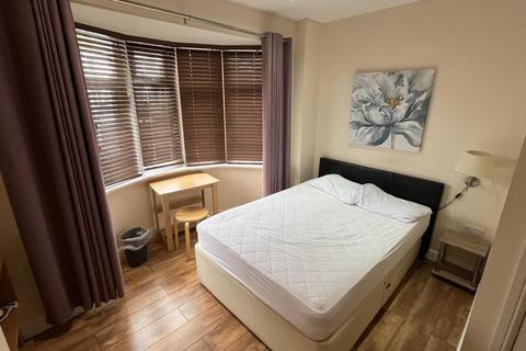 Mixed use to rent, Pinglestone Close, Harmondsworth, West Drayton, UB7