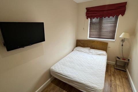 1 bedroom semi-detached house to rent, Pinglestone Close, Harmondsworth, West Drayton, UB7
