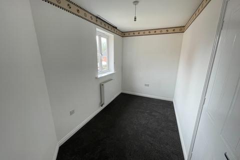 2 bedroom semi-detached house to rent, Keswick Close, Leicester LE2