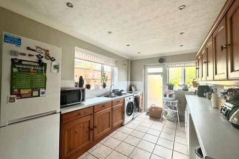 2 bedroom detached bungalow for sale, Radiant Road, Leicester, LE5