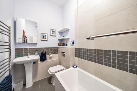 2 bedroom flat for sale, Gables Close, Camberwell SE5