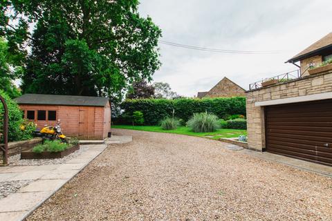 5 bedroom detached house for sale, Banbury Road, Bloxham, OX15