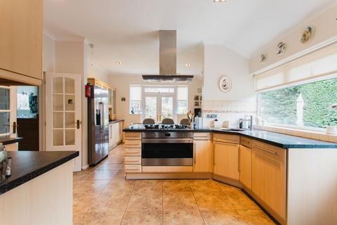 5 bedroom detached house for sale, Banbury Road, Bloxham, OX15