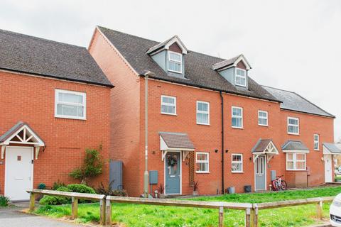 3 bedroom townhouse for sale, Ayres Drive, Bloxham, OX15