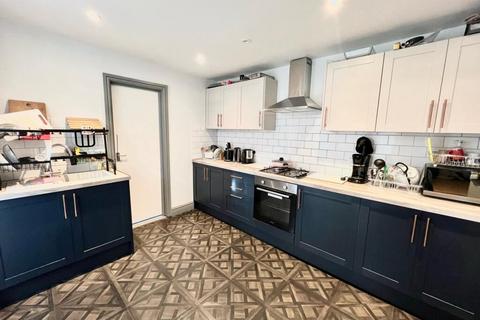 3 bedroom end of terrace house for sale, Evesham Road, London E15