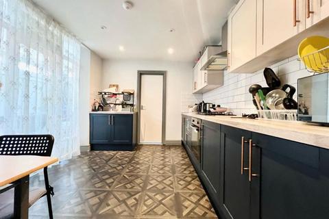 3 bedroom end of terrace house for sale, Evesham Road, London E15