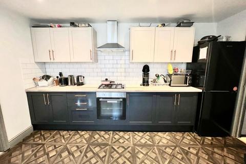 3 bedroom end of terrace house for sale, Evesham Road, London E15
